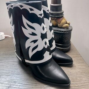 🎉Host Pick: INC Western Boots Size 9